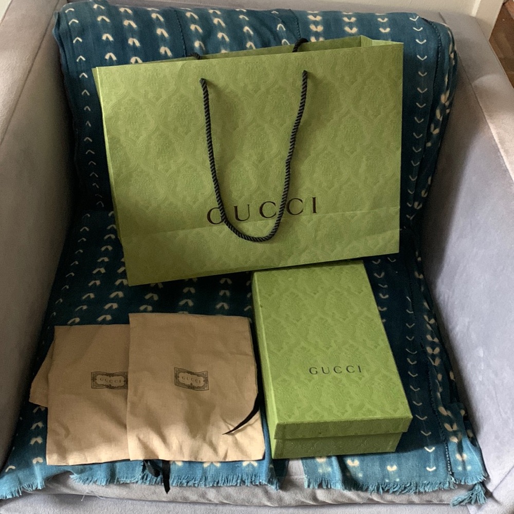 🌞Large Gucci Shopping Bag With Shoe Box And Two Fabric Shoe Bags!